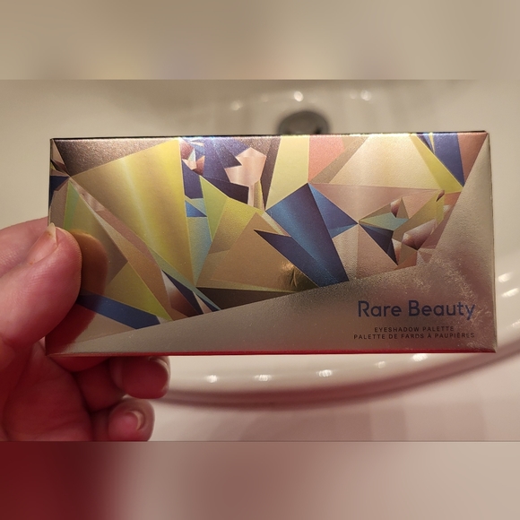 Rare beauty compact - Picture 2 of 3